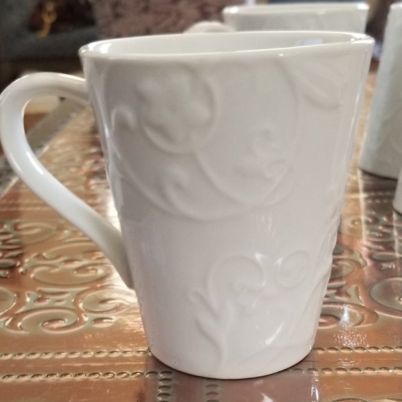 Corelle Embossed Bella Faenza 10 oz Porcelain mug set of 5 - Picture 3 of 6